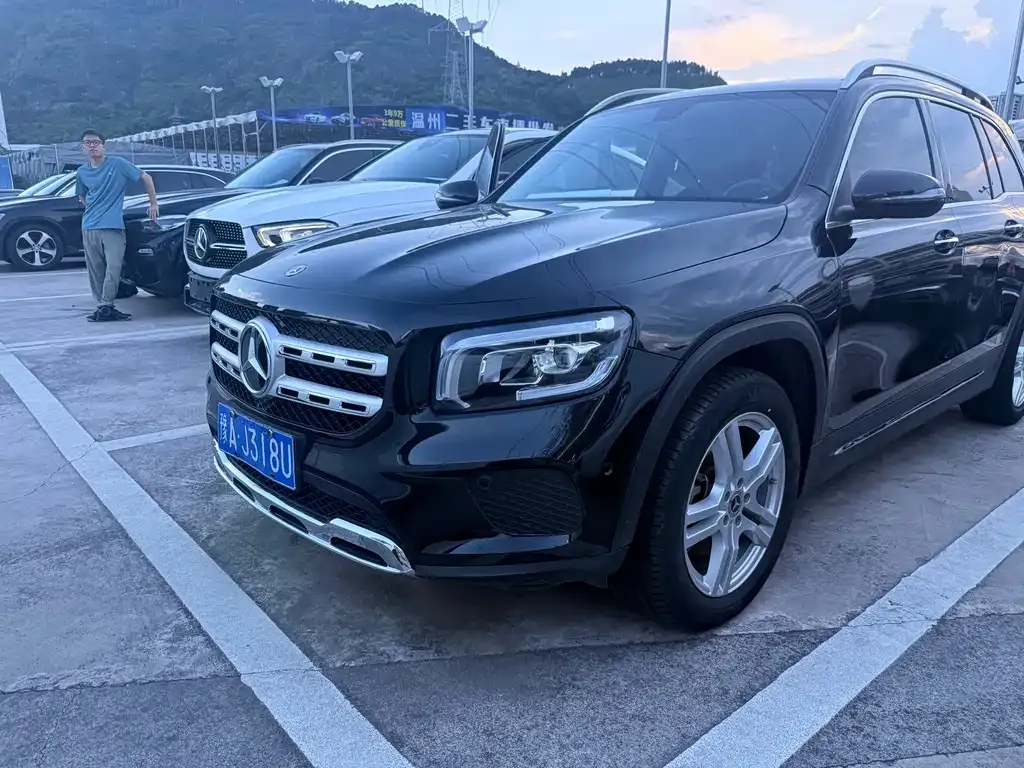 Mercedes-Benz GLB — фото 1