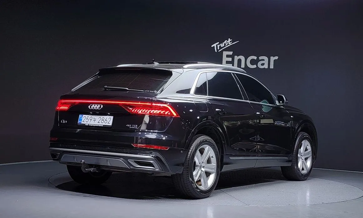 Audi Q8 — фото 6