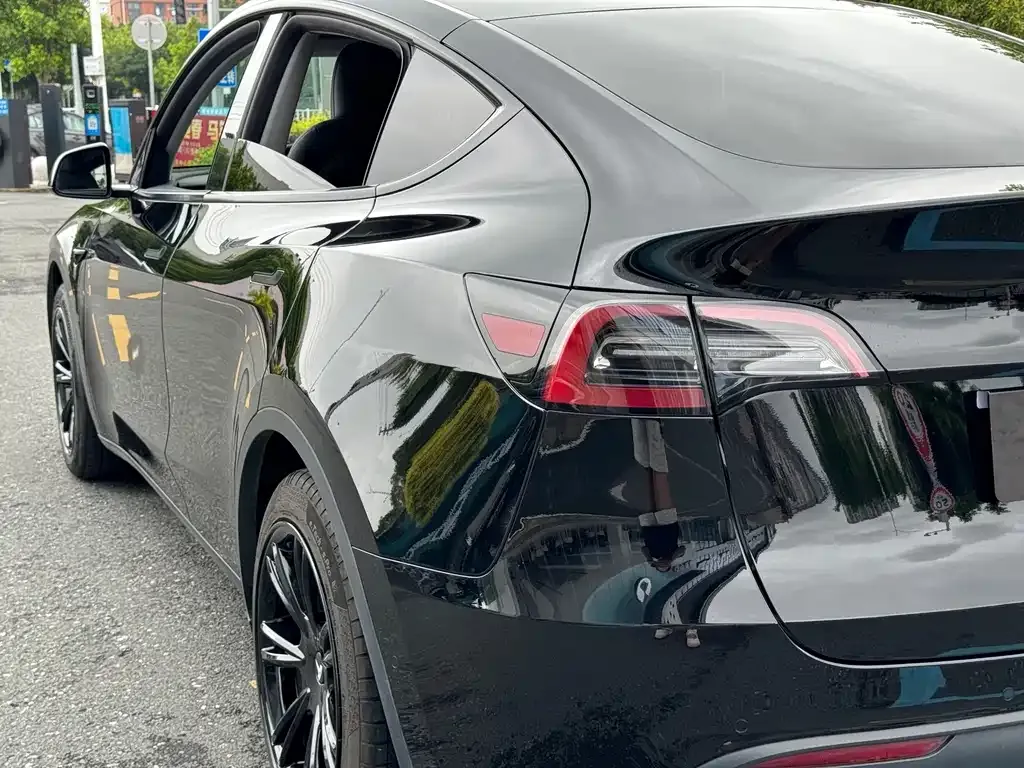 Tesla Model Y — фото 4