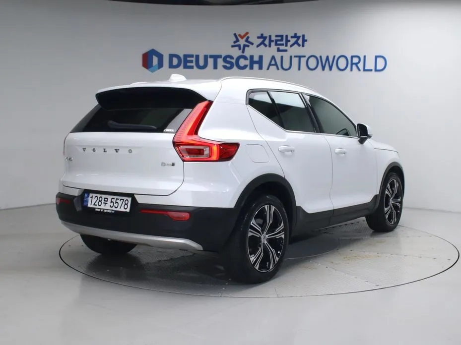 Volvo XC40 — фото 9