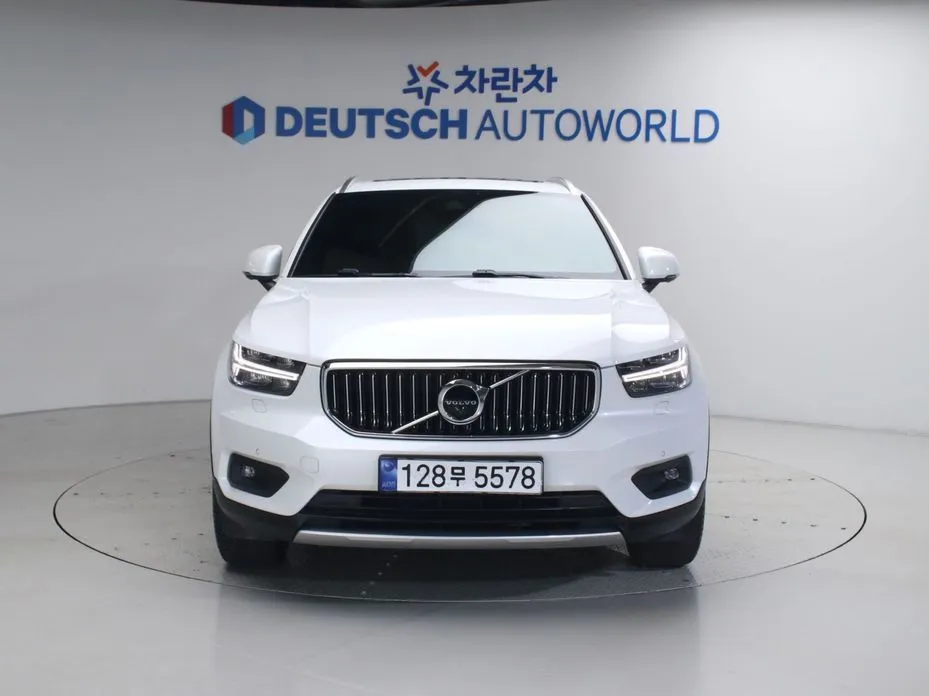 Volvo XC40 — фото 8
