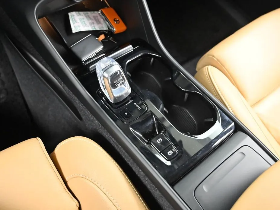Volvo XC40 — фото 2
