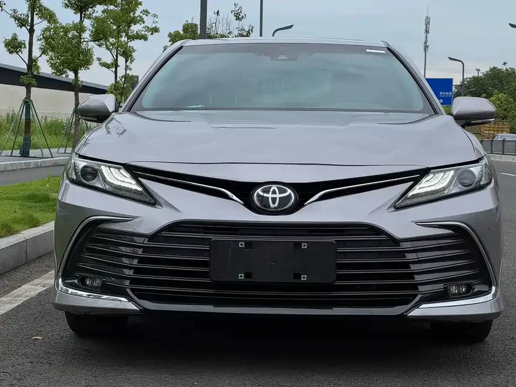 Toyota Camry — фото 10