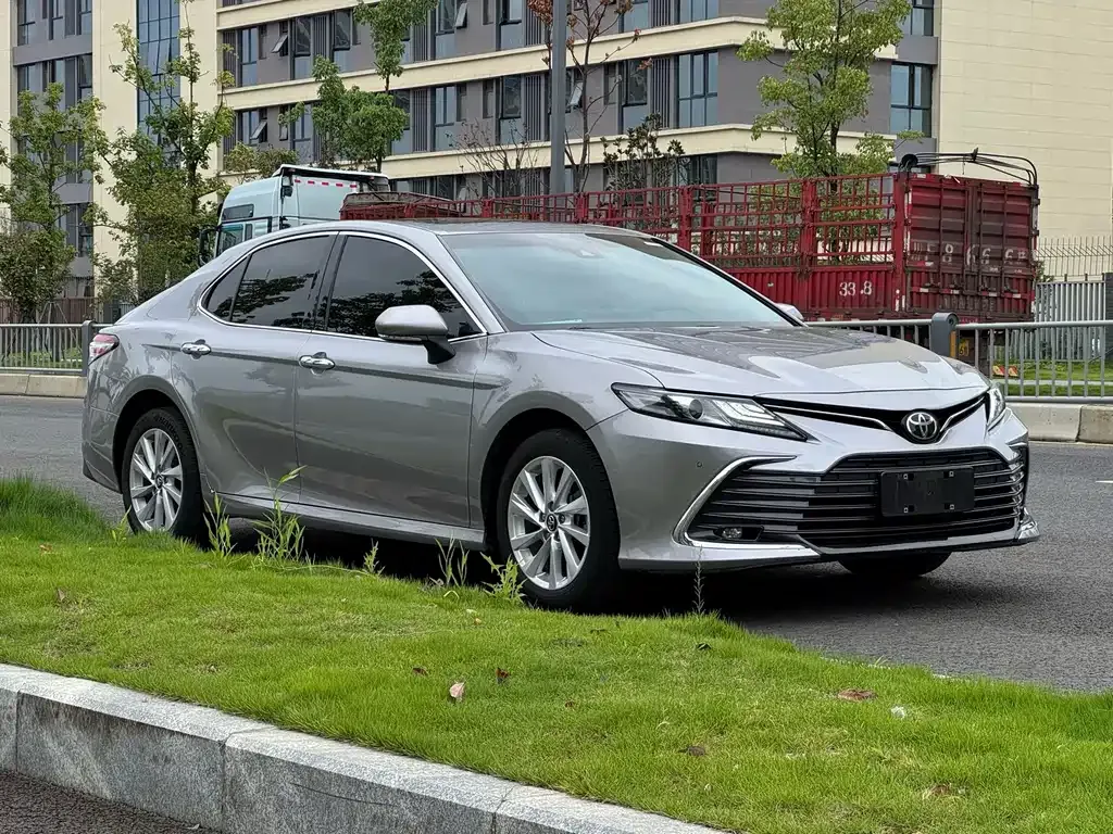 Toyota Camry — фото 9