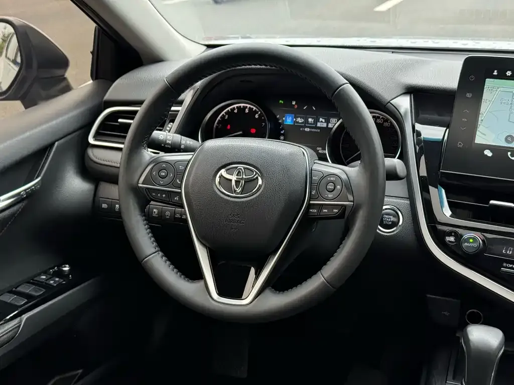 Toyota Camry — фото 5