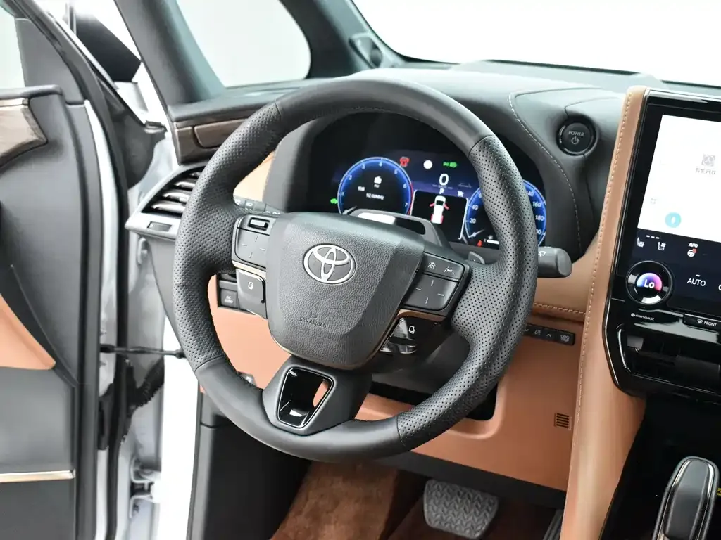 Toyota Alphard — фото 4