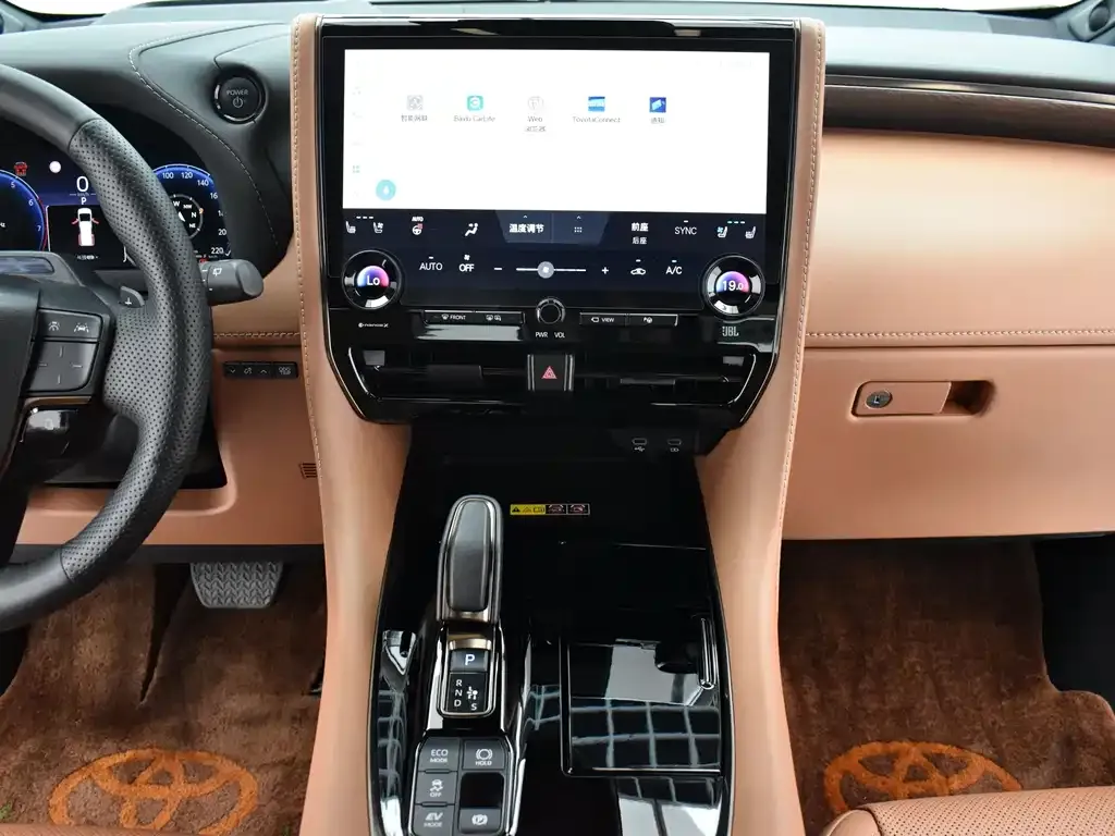 Toyota Alphard — фото 8