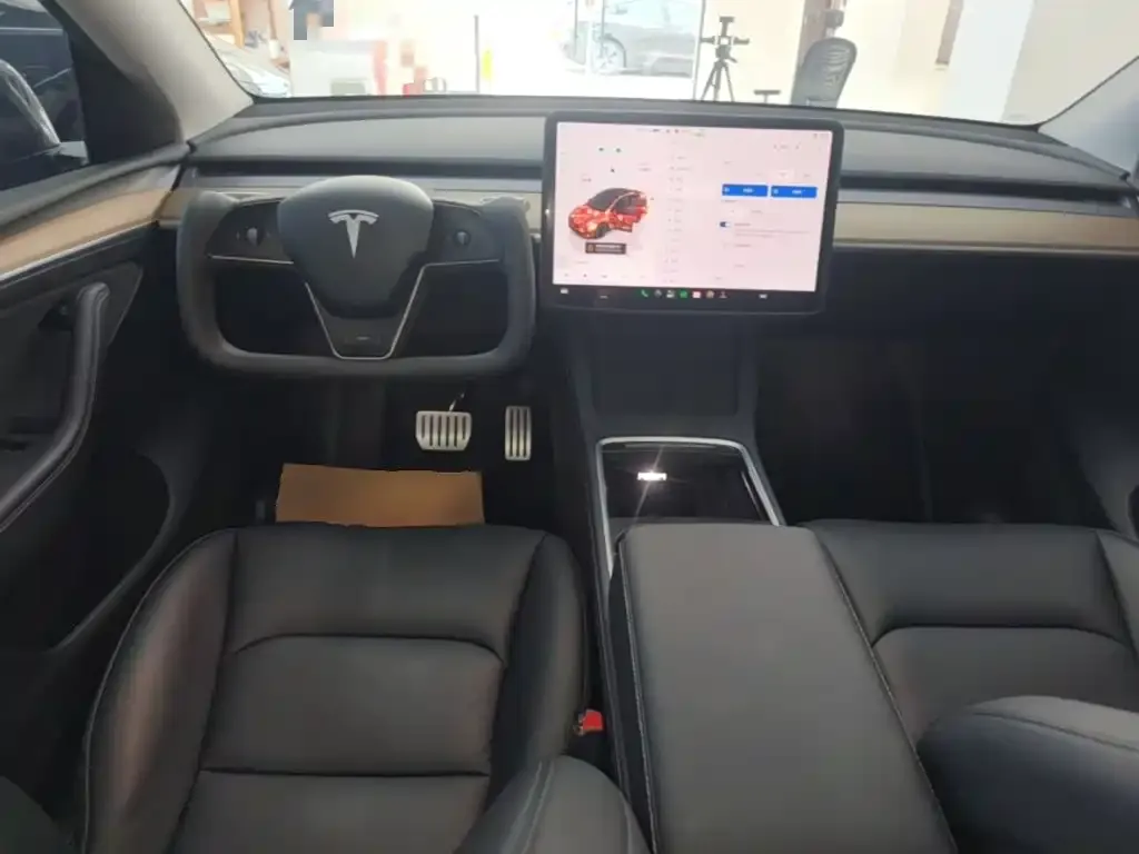 Tesla Model Y — фото 8