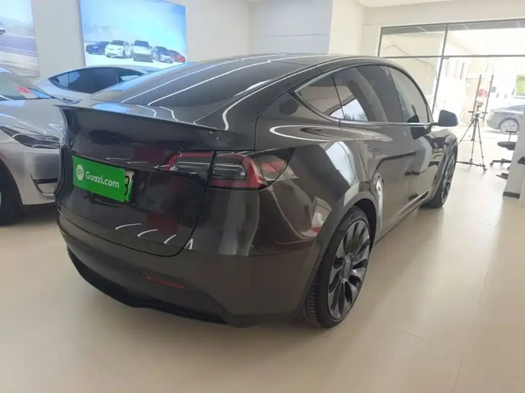 Tesla Model Y — фото 4