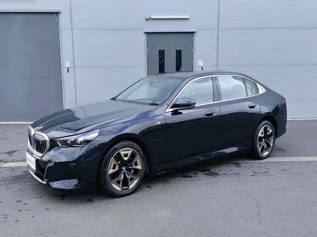 BMW i5 — фото 1