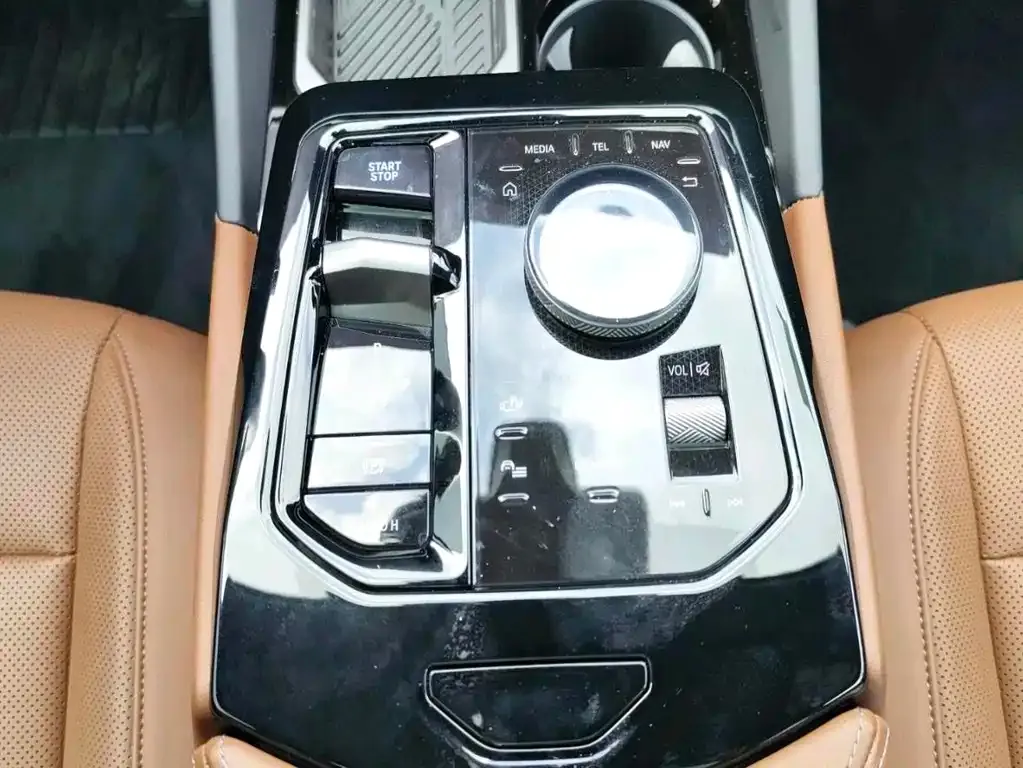 BMW i5 — фото 10
