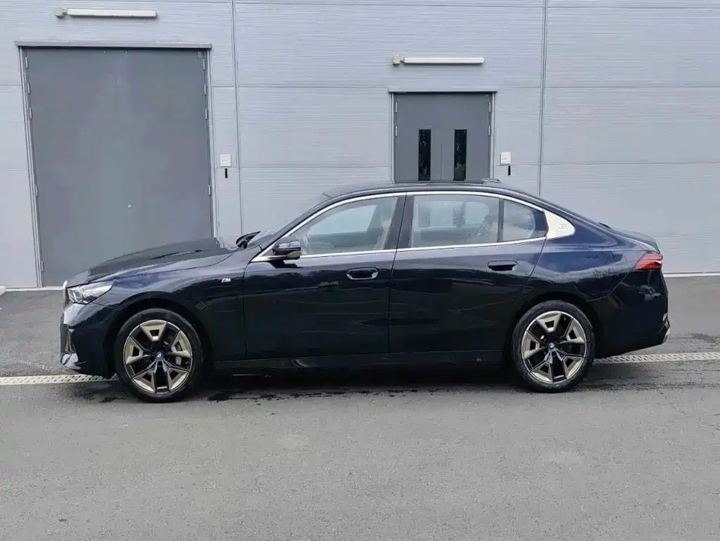 BMW i5 — фото 9
