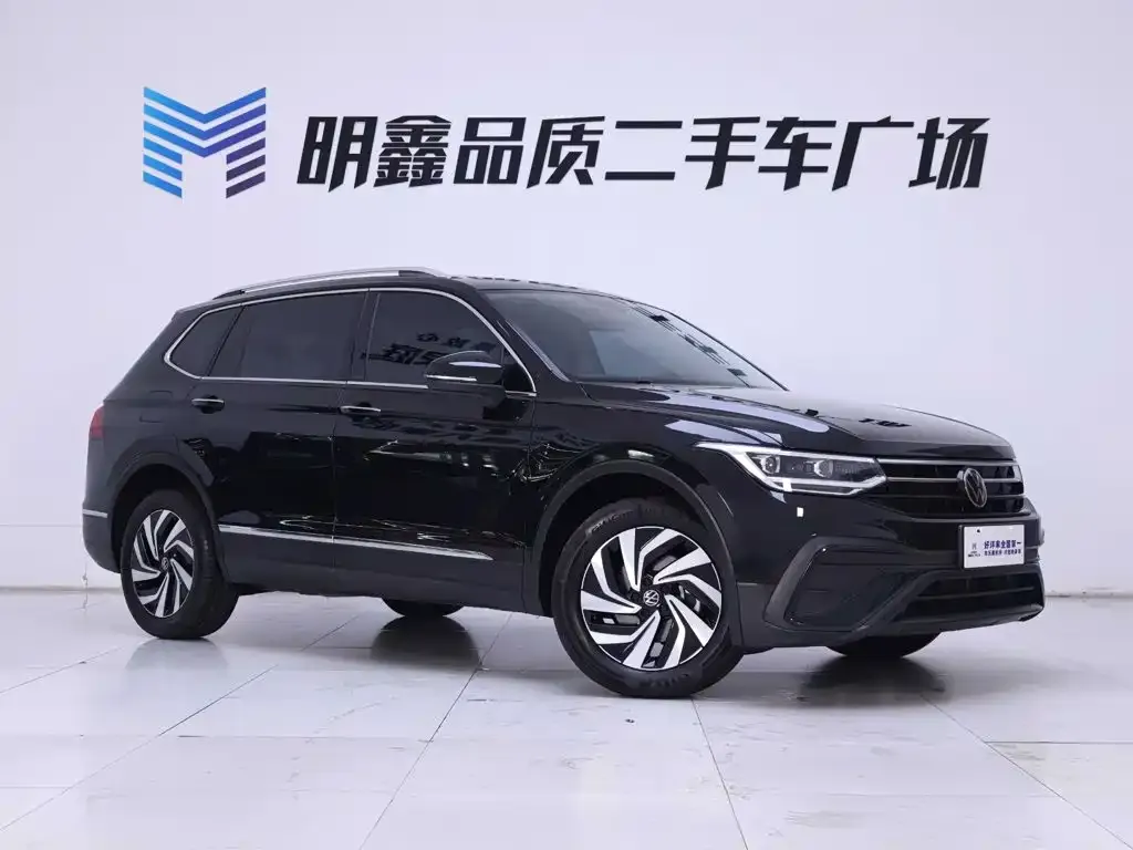 Volkswagen Tiguan L — фото 8