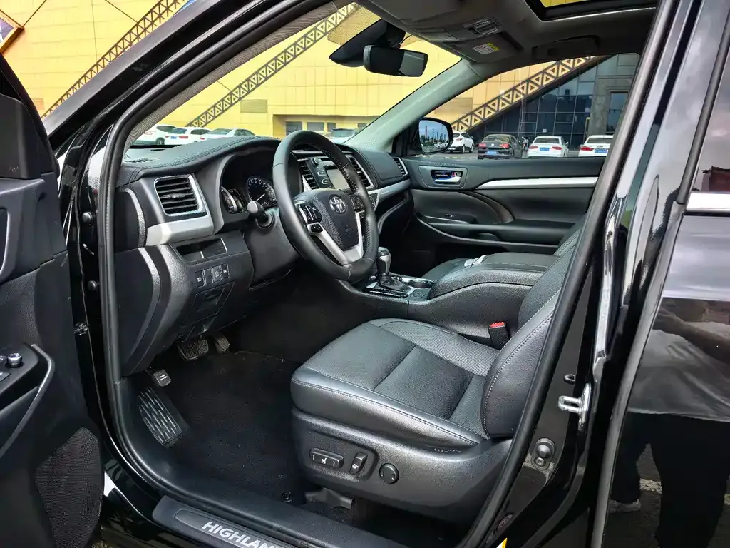 Toyota Highlander — фото 2