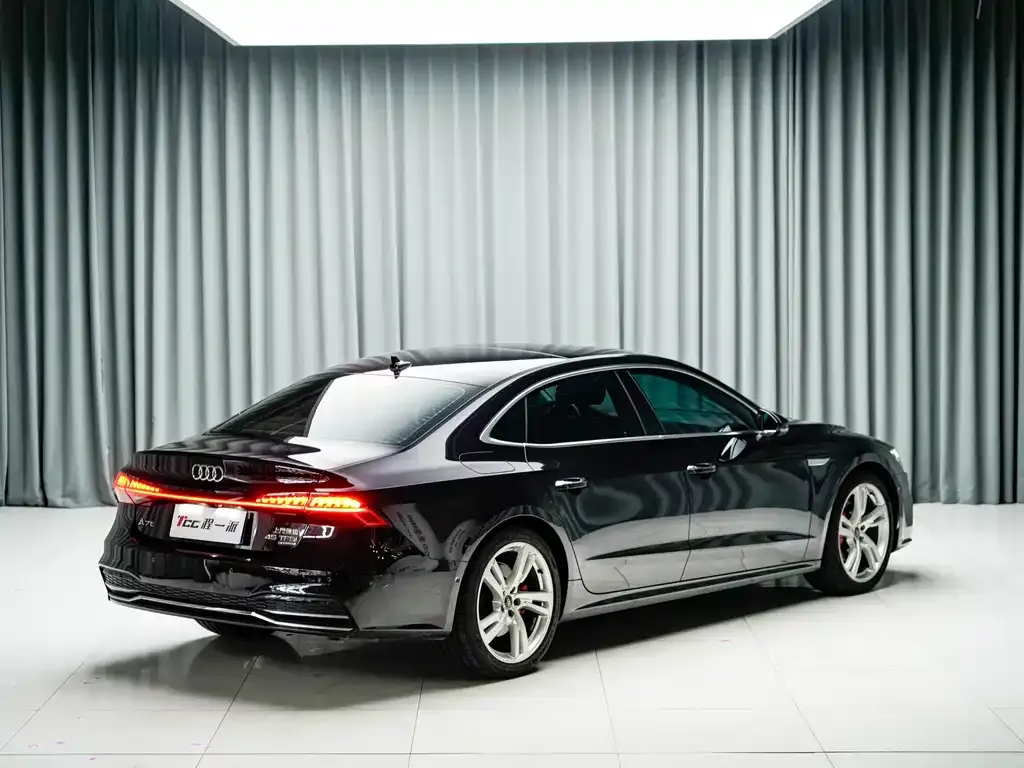 Audi A7L — фото 6