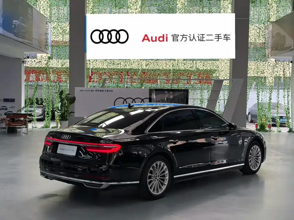 Audi A8 — фото 8