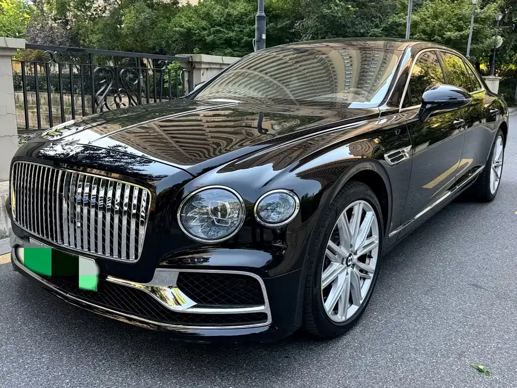 Bentley Flying Spur PHEV — фото 1