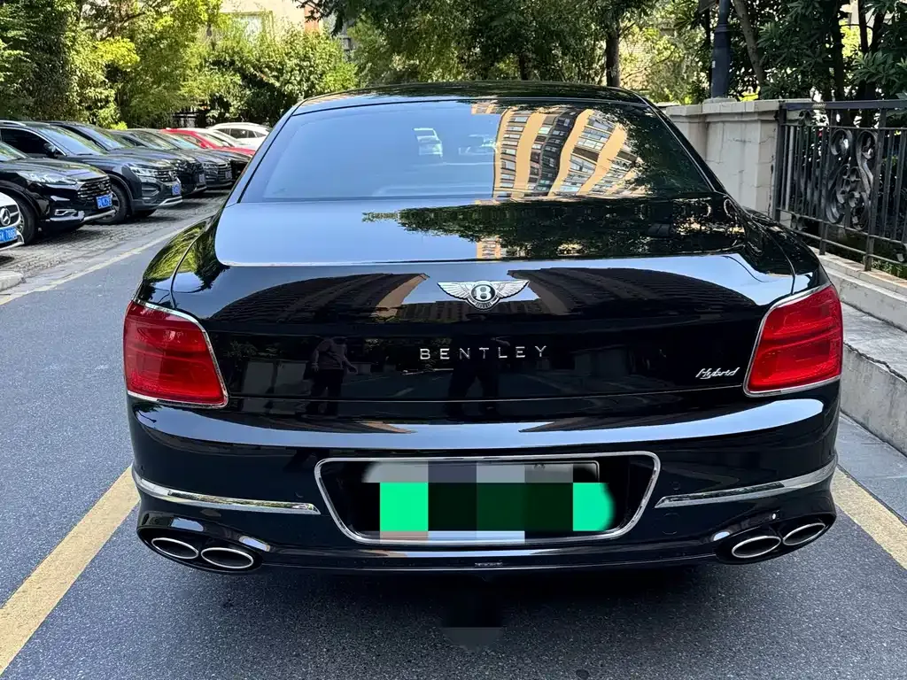Bentley Flying Spur PHEV — фото 10