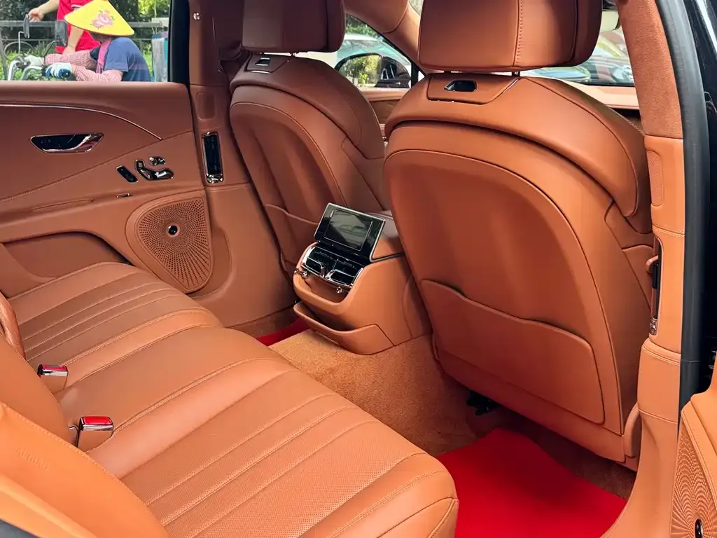 Bentley Flying Spur PHEV — фото 7