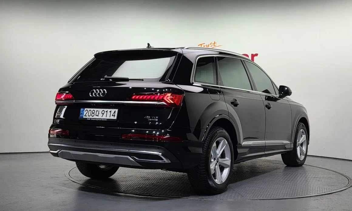 Audi Q7 — фото 9