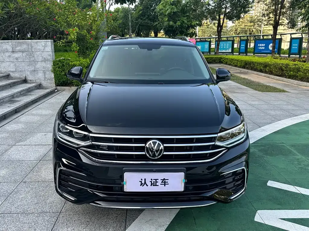 Volkswagen Tiguan L — фото 8