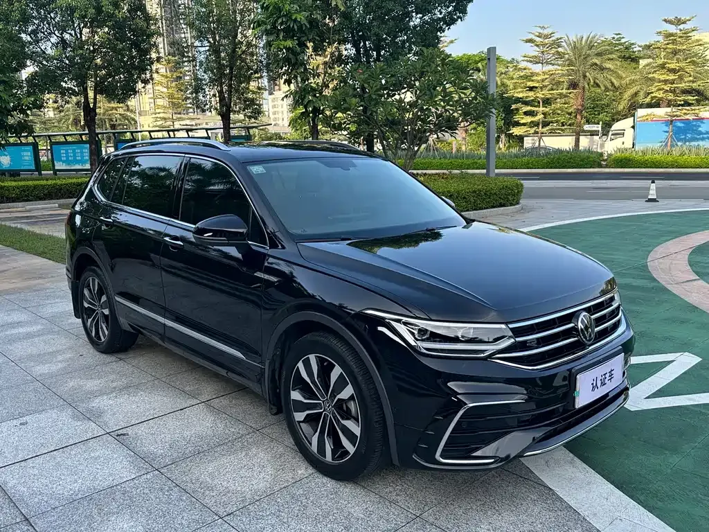 Volkswagen Tiguan L — фото 9