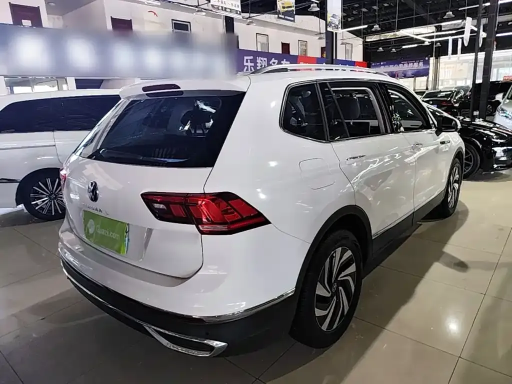 Volkswagen Tiguan L — фото 8