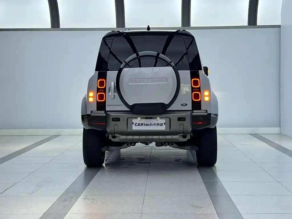 Land Rover Defender — фото 6
