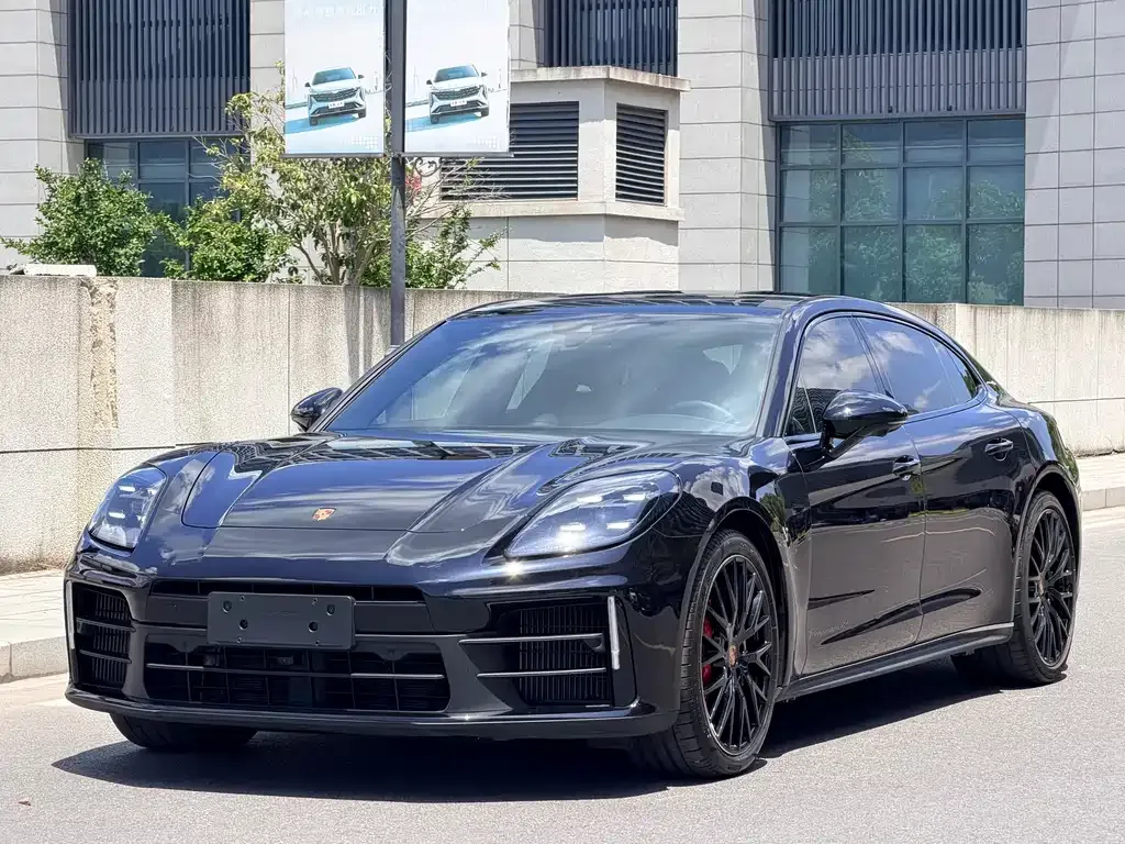 Porsche Panamera — фото 1
