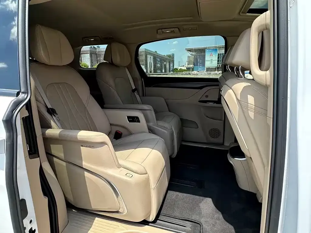 Buick GL8 Hybrid — фото 2