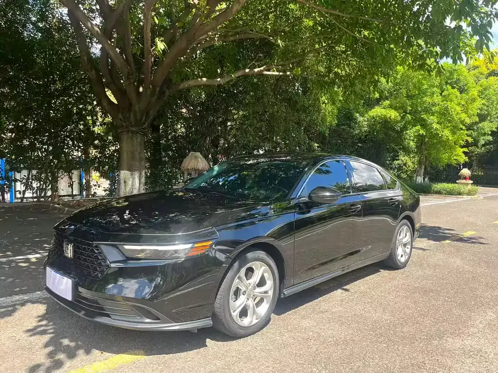 Honda Accord — фото 1