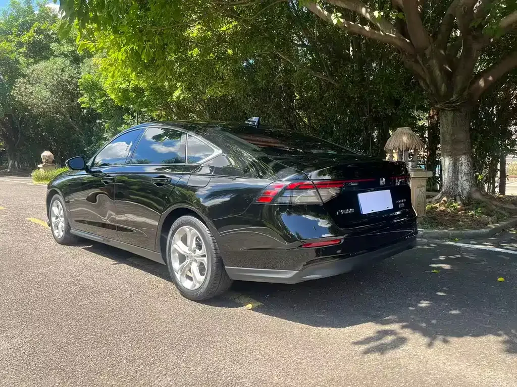 Honda Accord — фото 8