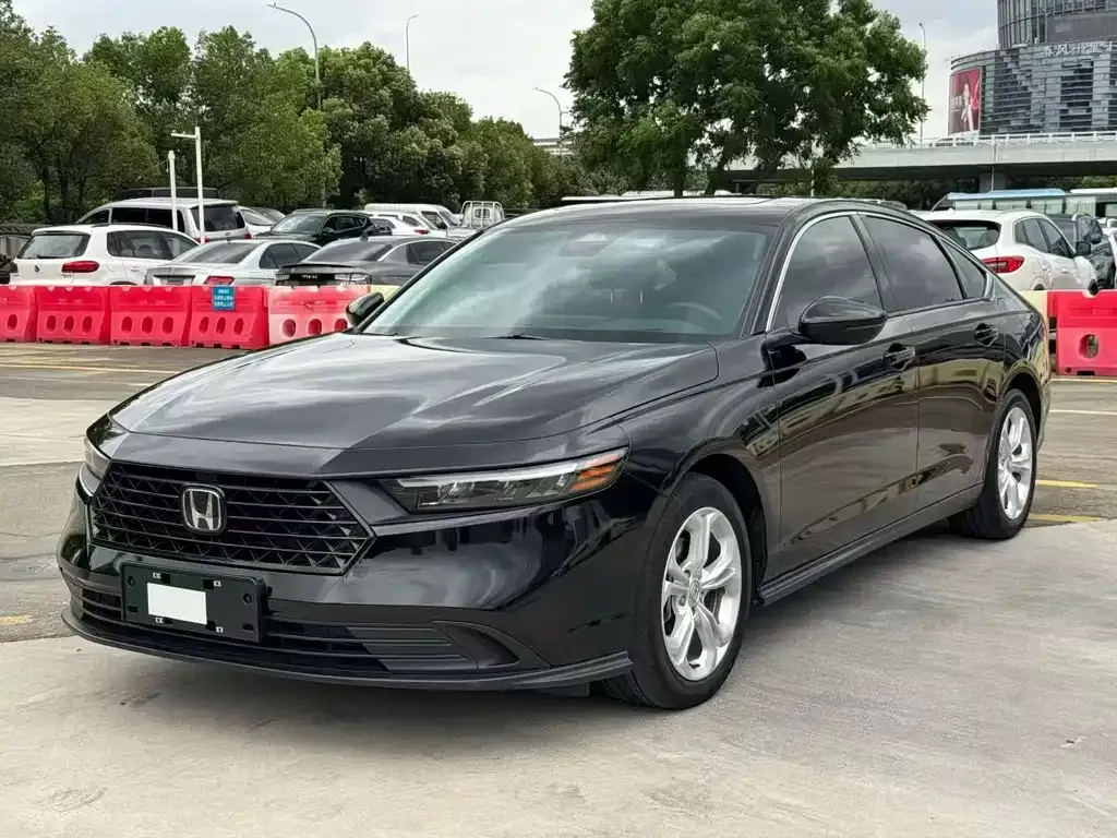 Honda Accord — фото 1