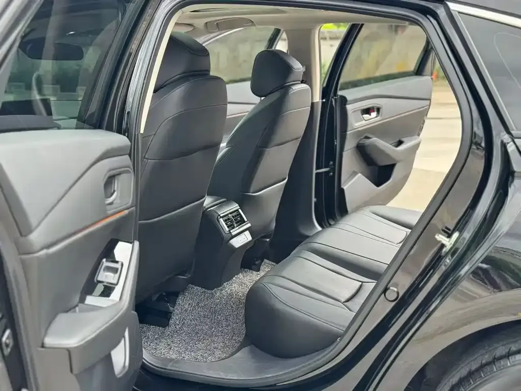 Honda Accord — фото 8