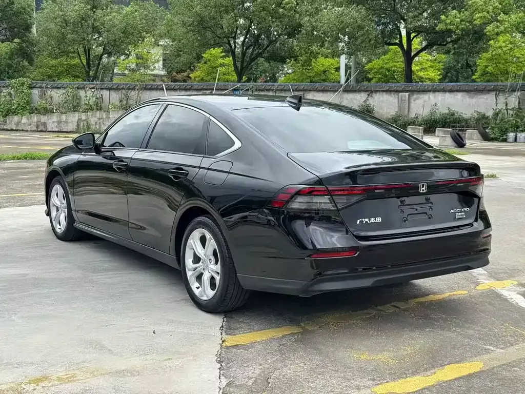 Honda Accord — фото 9