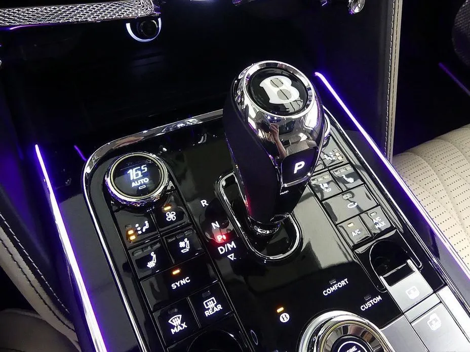 Bentley Flying Spur — фото 4