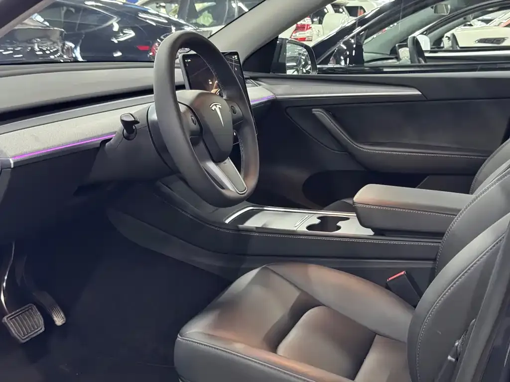 Tesla Model Y — фото 9