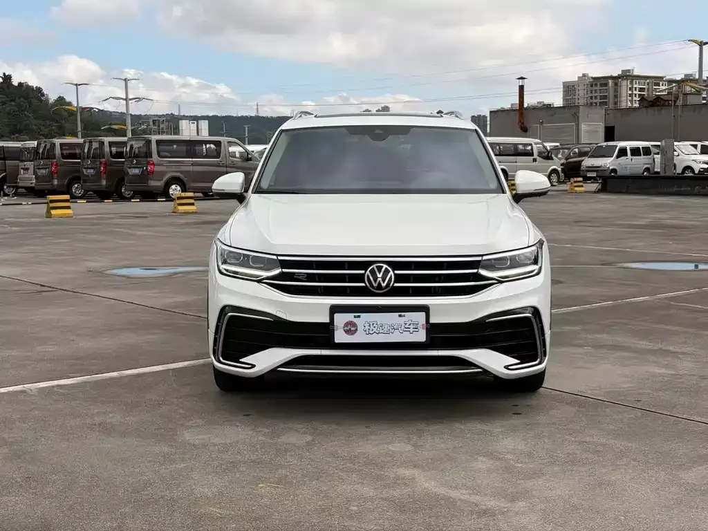 Volkswagen Tiguan L — фото 2