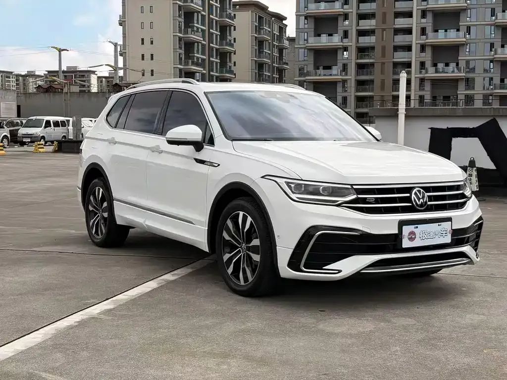 Volkswagen Tiguan L — фото 5