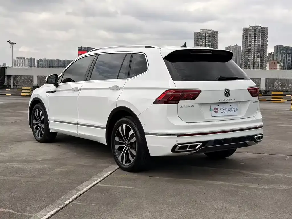 Volkswagen Tiguan L — фото 6