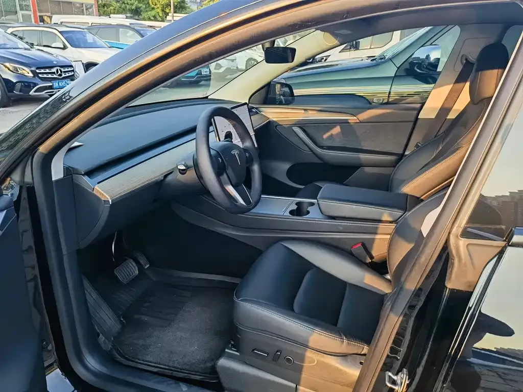 Tesla Model Y — фото 7