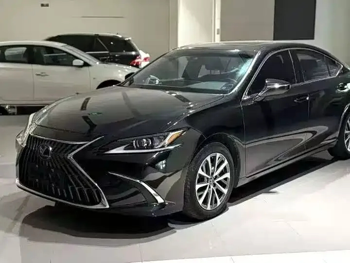 Lexus ES — фото 1