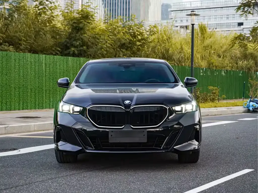 BMW 5 Series — фото 9
