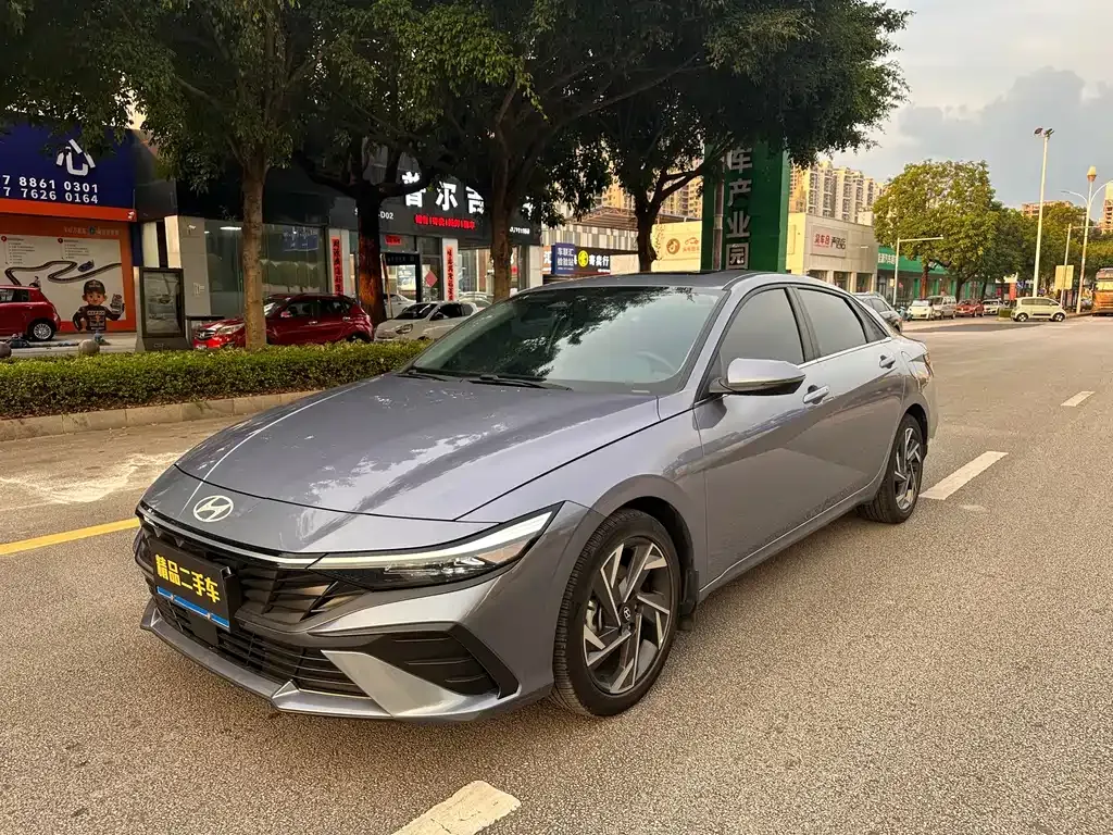 Hyundai Elantra — фото 1