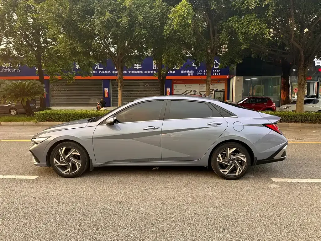 Hyundai Elantra — фото 8