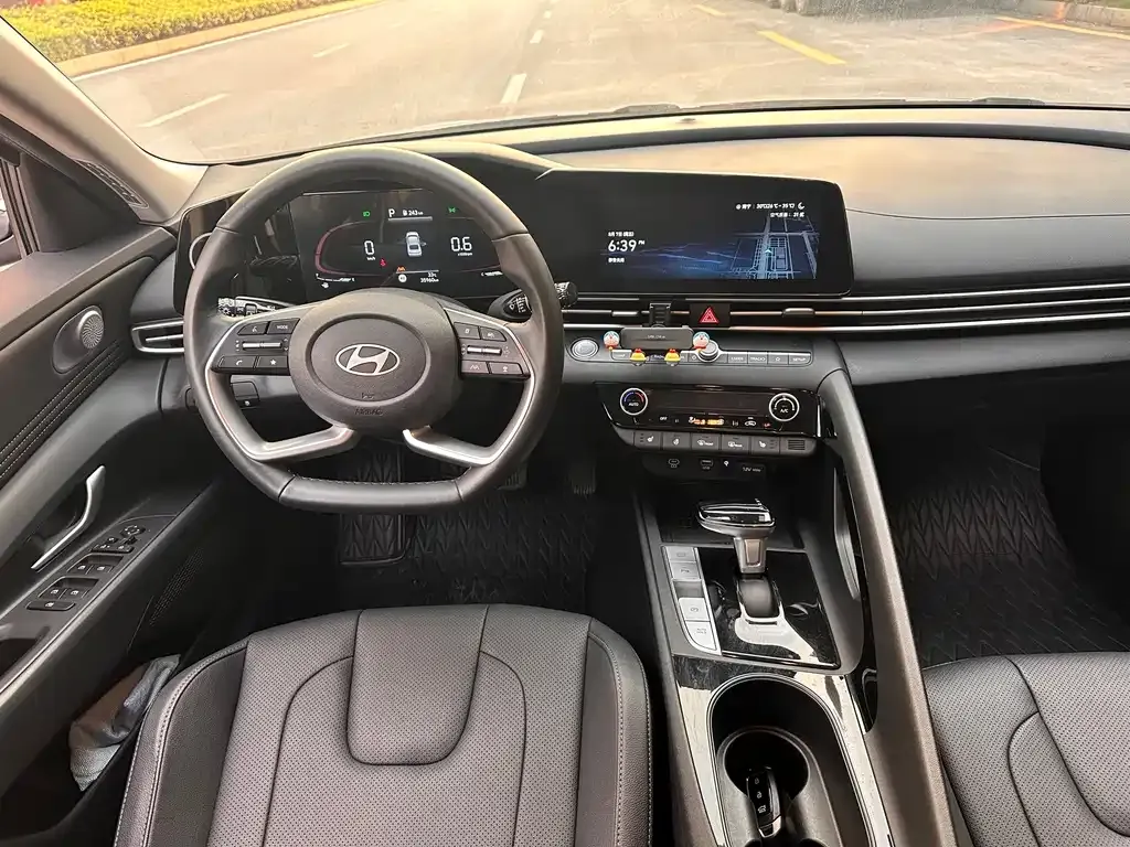 Hyundai Elantra — фото 2