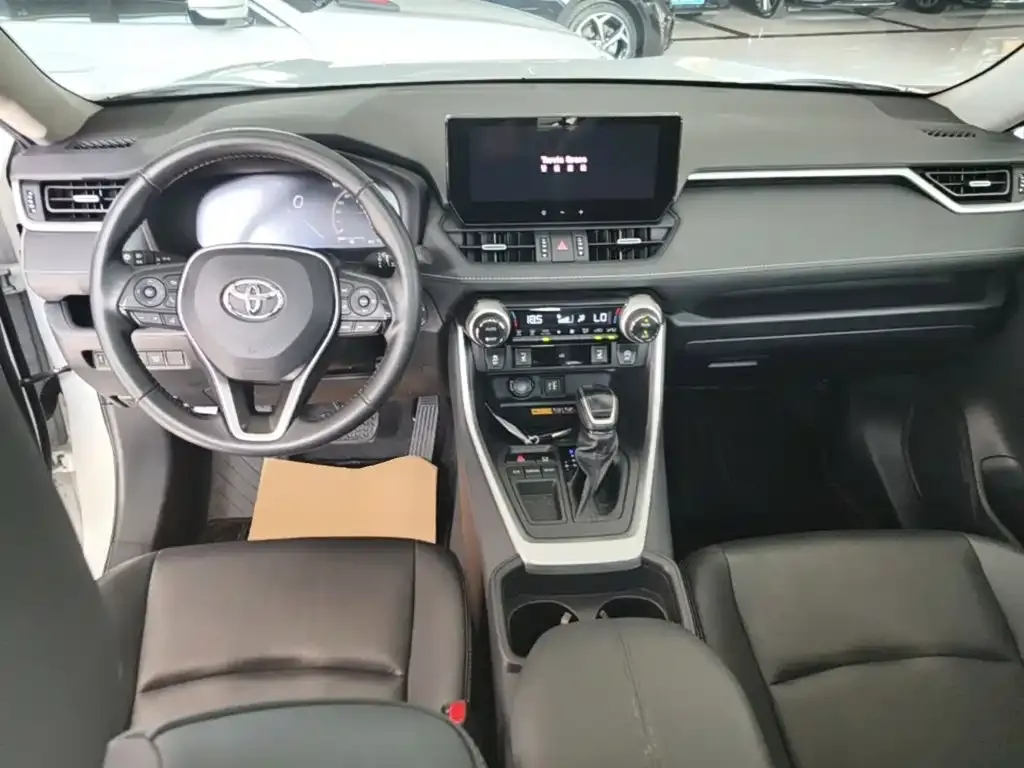 Toyota RAV4 — фото 6