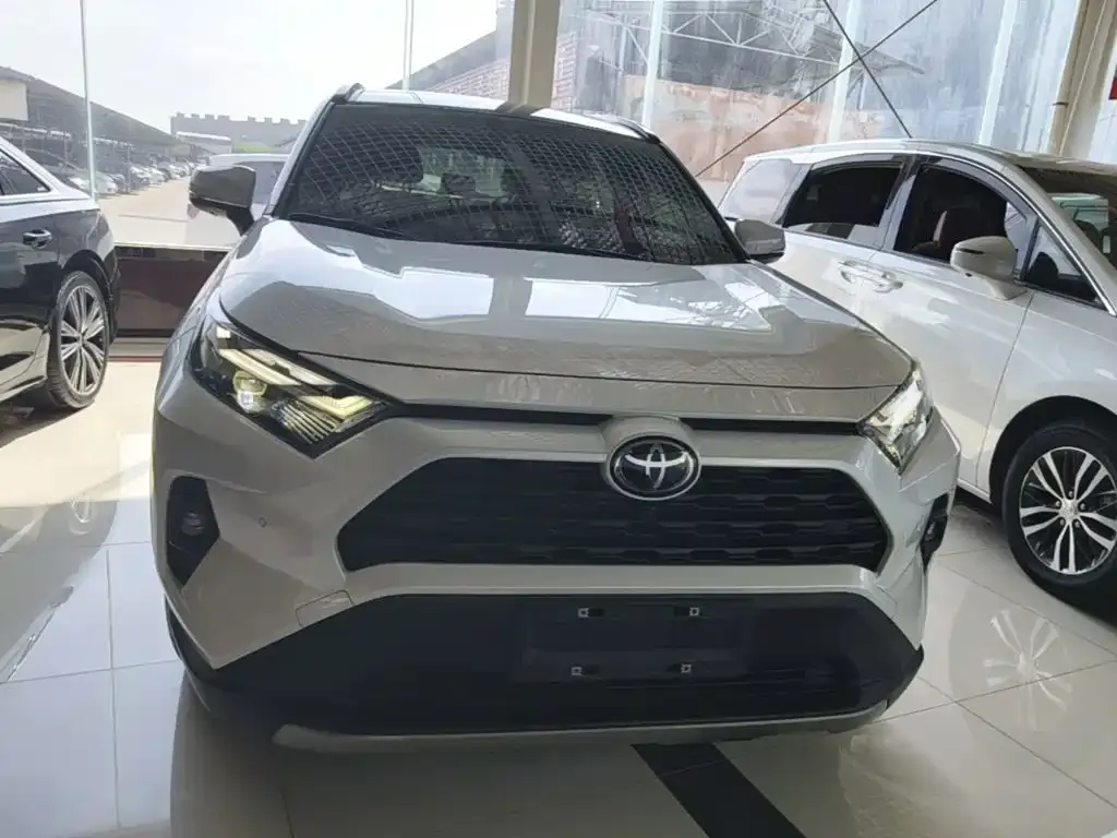 Toyota RAV4 — фото 8