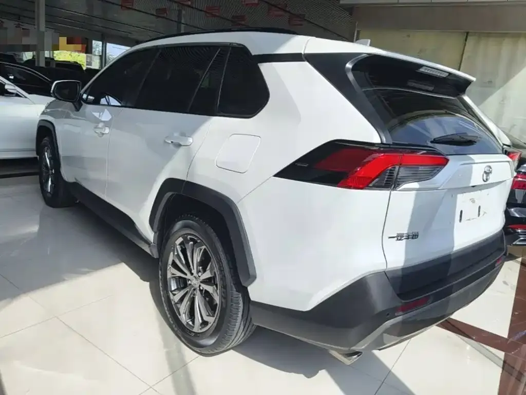 Toyota RAV4 — фото 9
