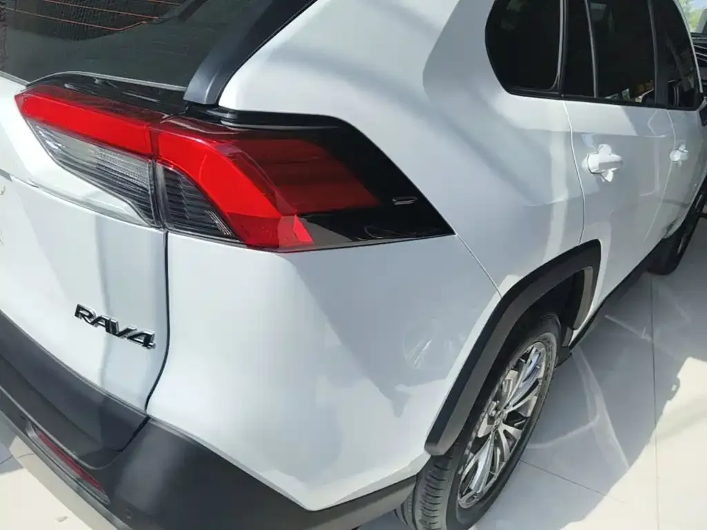 Toyota RAV4 — фото 3